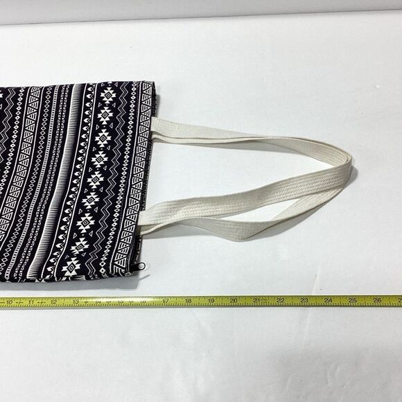 O-Kusarin Tribal Print Tote Bag - Picture 7 of 11